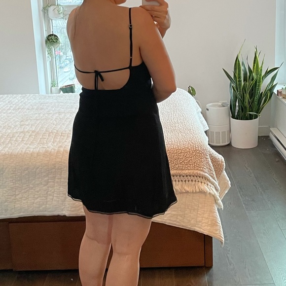 Short black flare strap dress - Picture 5 of 7